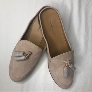 Brand new Banana Republic nude suede mules 9.5